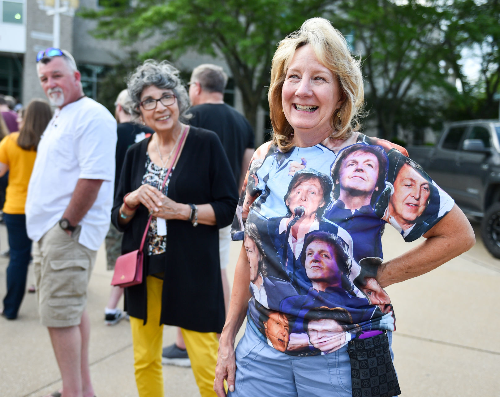 061219-McCartney-Fans-010a.JPG